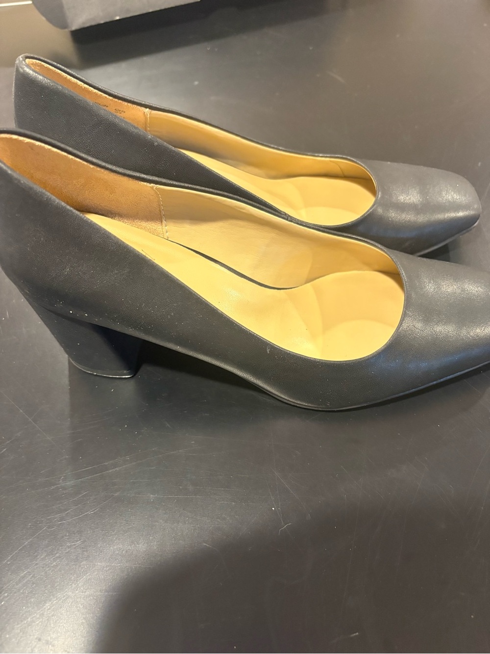 Naturalizer Black Leather Block Heel Pumps Women’s Size 7.5 - Picture 4 of 7